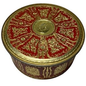 Guildcraft New York Collectible Tin. Vintage 1940’s. Red gold